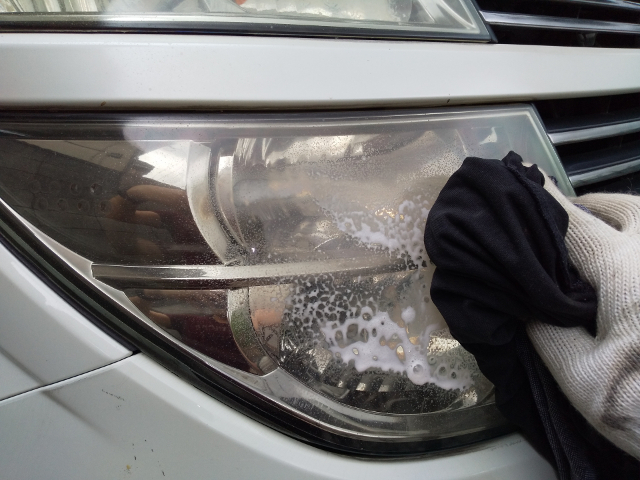 ヘッドライトクリーニング